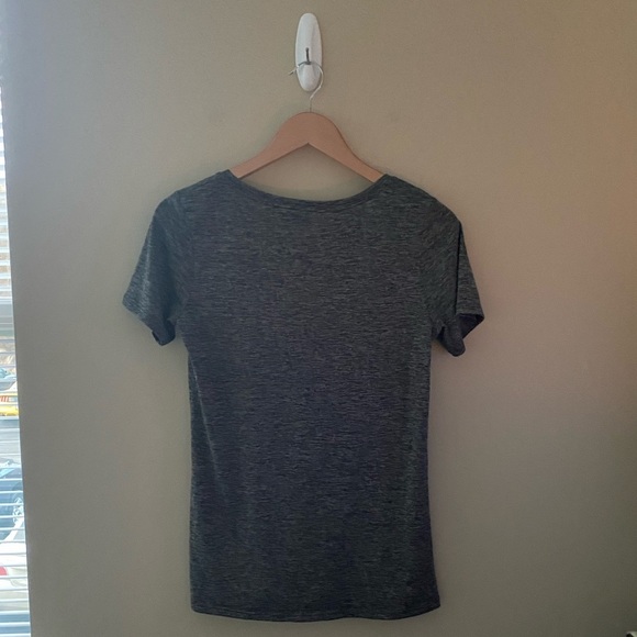 Women’s Nike Dri-Fit Gray Scoop Neck Short Sleeve Top Size Small - Picture 2 of 4
